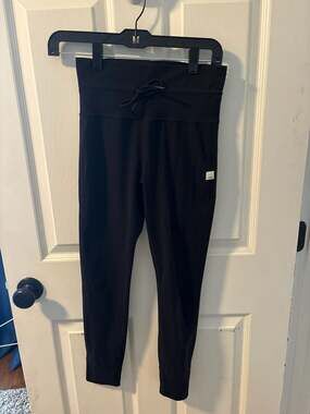 Vuori Women's Black Daily Leggings with Drawstring